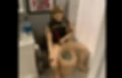 Penggemar Metallica Bikin Toilet Seukuran Lars Ulrich, Mirip Nggak Nih?