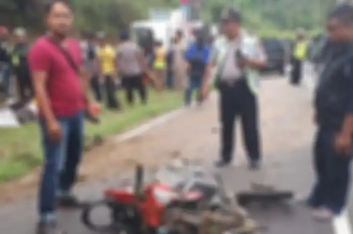 Kecelakaan kembali terjadi di Tanjakan Emen, Subang Jabar.
