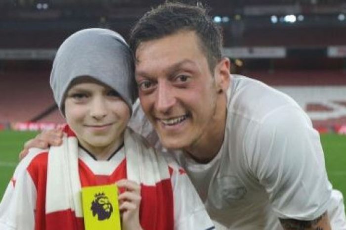 Mesut Ozil dan Charlie