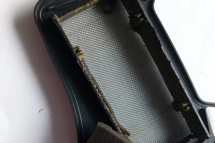 Pakai Sabun Cuci Piring Untuk Membersihkan Busa Filter Udara