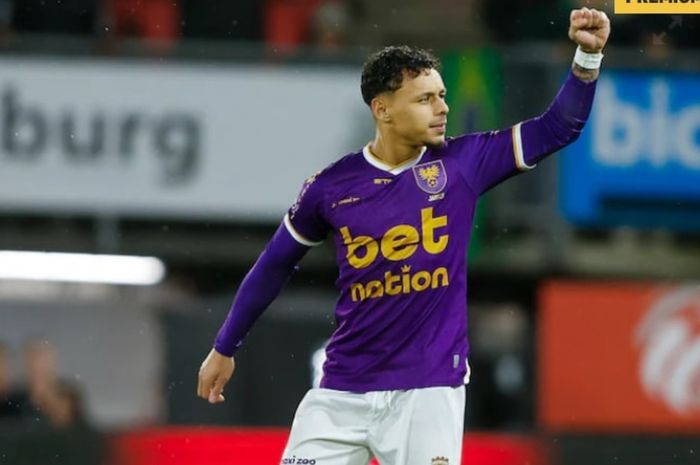 Calon pemain naturalisasi timnas Indonesia, Dean James, saat merayakan gol bersama klub Liga Belanda, Go Ahead Eagles.