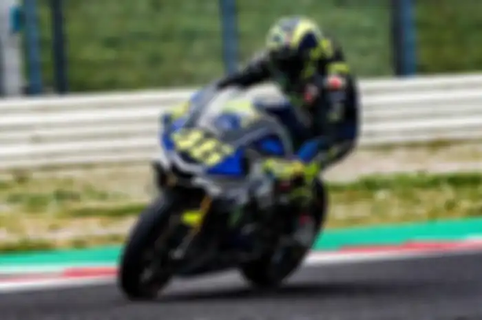 Valentino Rossi tepergok jajal motor superbike, Yamaha YZF-R1 di sirkuit Misano, (20/3/2019)