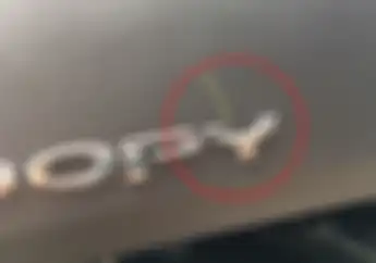 Banyak yang Penasaran! Kenapa di Motor Baru Pasti Ada Goresan Berwarna