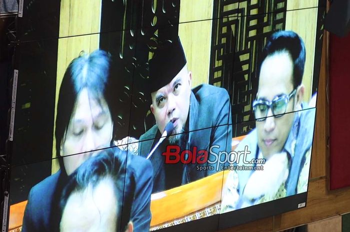 Anggota Komisi X DPR RI, Ahmad Dhani, saat memberikan pendapat terkait naturlisasi di Gedung DPR RI, Senayan, Jakarta, Rabu (5/3/2025).