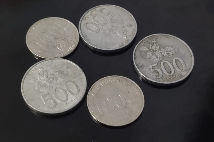 Ilustrasi uang koin Rp 500 dan uang koin Rp 1000