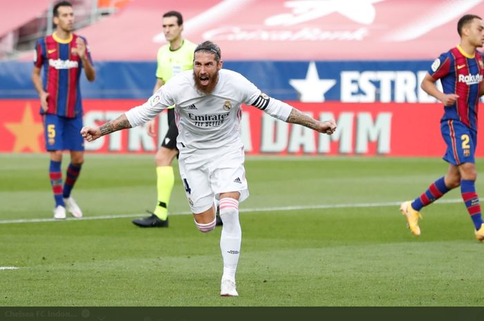 Ekspresi kapten Real Madrid, Sergio Ramos, usai membobol gawang Barcelona dalam laga Liga Spanyol bertajuk El Clasico, Sabtu (24/10/2020).