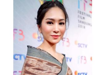 Intip Gaya Bunga Zainal Saat Liburan di Kapal Pesiar Mewah Bareng Geng Sosialita