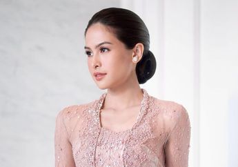 Gaya Modis Maudy Ayunda dalam Balutan Brand Mewah Prada, Elegan dan Classy Banget!