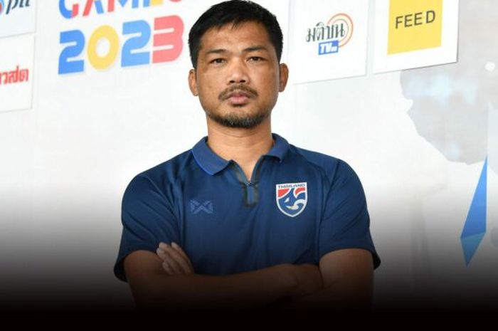 Pelatih Timnas U-22 Thailand, Issara Sritaro.