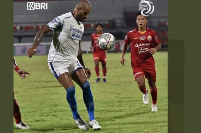 David da Silva saat membawa Persib Bandung menang 2-0 atas Persija Jakarta di Stadion Kapten I Wayan Dipta, Gianyar, Bali, malam ini (1/3/2022).