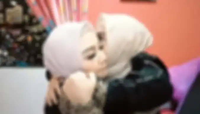Ashanty beri kalung untuk Aurel
