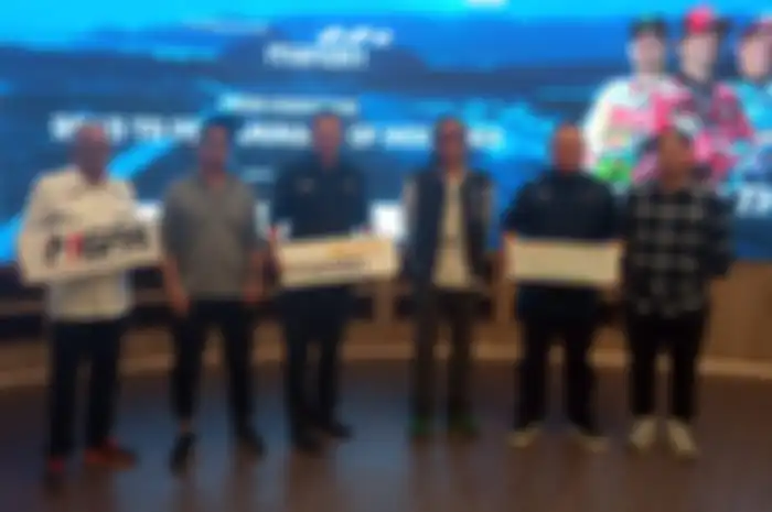 (kiri ke kanan) Priandhi Satria (CEO MGPA), Ivanka Slank, Teuku Ali Usman (Corporate Secretary PT Bank Mandiri), Bimbim Slank, Troy Warroka (Chairman Pertamina MotoGP Mandalika), dan personil Geisha saat jumpa media Mandiri sebagai main sponsor MotoGP Mandalika 2024