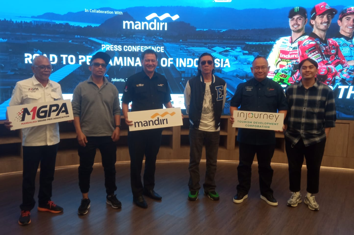 (kiri ke kanan) Priandhi Satria (CEO MGPA), Ivanka Slank, Teuku Ali Usman (Corporate Secretary PT Bank Mandiri), Bimbim Slank, Troy Warroka (Chairman Pertamina MotoGP Mandalika), dan personil Geisha saat jumpa media Mandiri sebagai main sponsor MotoGP Mandalika 2024