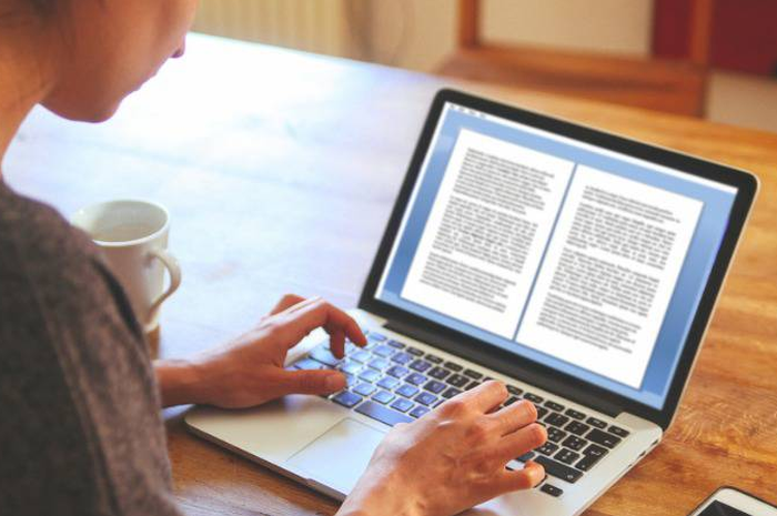 Ilustrasi membuat kesimpulan otomatis di Microsoft Word