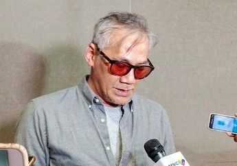 Bebas dari Penjara, Tio Pakusadewo Langsung Ziarah ke Makam Orangtua