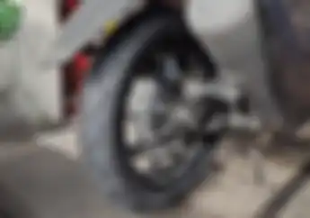 Nunggu Buka Puasa, Ngabuburit Cek Ban Motor Sering Kempis Tiba-tiba, Kenapa Tuh?