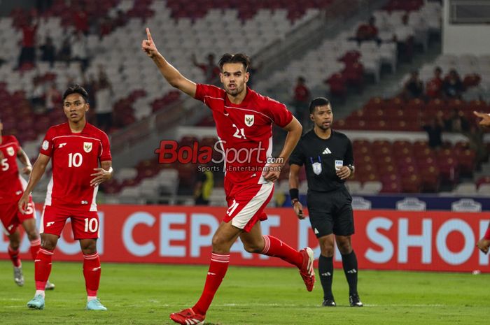 Jens Raven sedang melakukan selebrasi seusai mencetak gol dalam laga babak penyisihan Grup A Piala AFF U-23 2025 antara Timnas U-23 Indonesia versus Timnas U-23 Brunei Darussalam di Stadion Utama Gelora Bung Karno, Senayan, Jakarta, Selasa (15/7/2025).