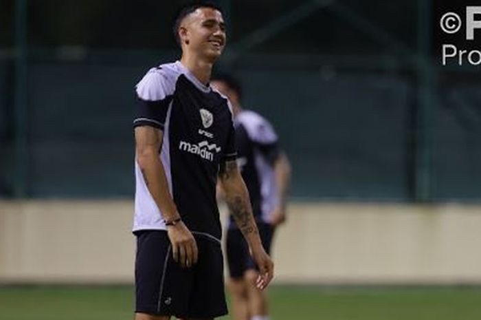 Pemain timnas Indonesia, Eliano Reijnders saat berlatih bersama tim di Stadion Kementerian Pemuda dan Olahraga Bahrain pada Rabu (8/10/2024).