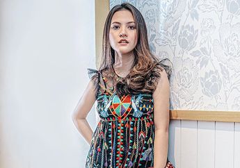 Calon Menantu Maia Estianty Kembali Tuai Komentar Saat Pakai Rok Ketat dan Busana Transparan Serba Hijau