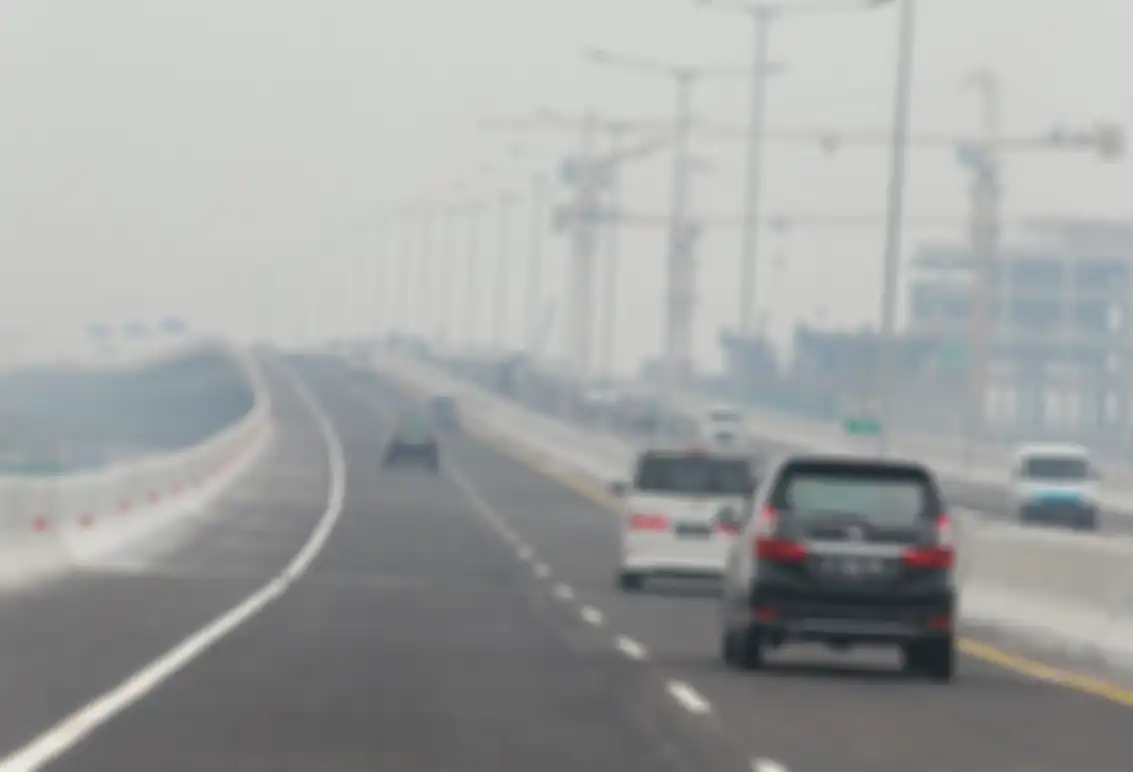 Jaga kecepatan selama berkendara di jalan tol layang Japek II. Maksimal 80 km/jam