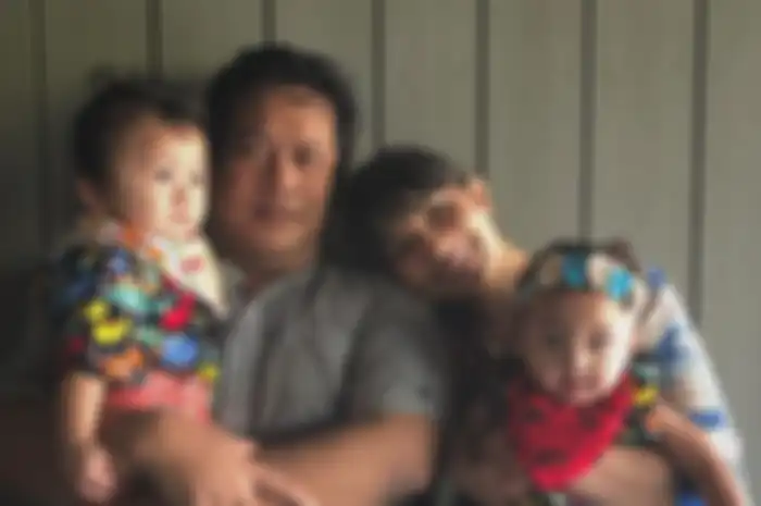 Fiona Fachru Nisa bersama Suami dan Anak Kembarnya