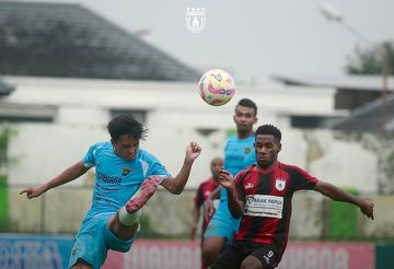 Persipura kalah dari Persikas di Liga 2.