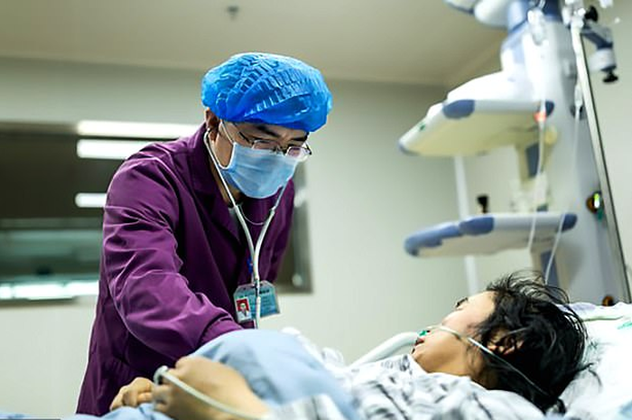 Jus Buah Segar Disuntikkan ke Tubuh, Wanita Ini Hampir Meninggal