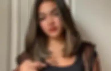 Modis! 3 Gaya Kasual Pakai Outfit Hitam ala Anak Liza Natalia, Queennara