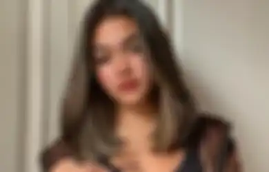 Modis! 3 Gaya Kasual Pakai Outfit Hitam ala Anak Liza Natalia, Queennara