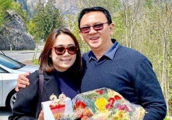 BERITA TERPOPULER: Makin Moncer Usai Jadi Istri Komisaris Utama Pertamina, Puput Nastiti Devi Kenakan Kalung Salib Saat Kondangan hingga Nasib Vanessa Angel Sudah Diramal Wirang Birawa Sebelum Ditangkap Polisi!