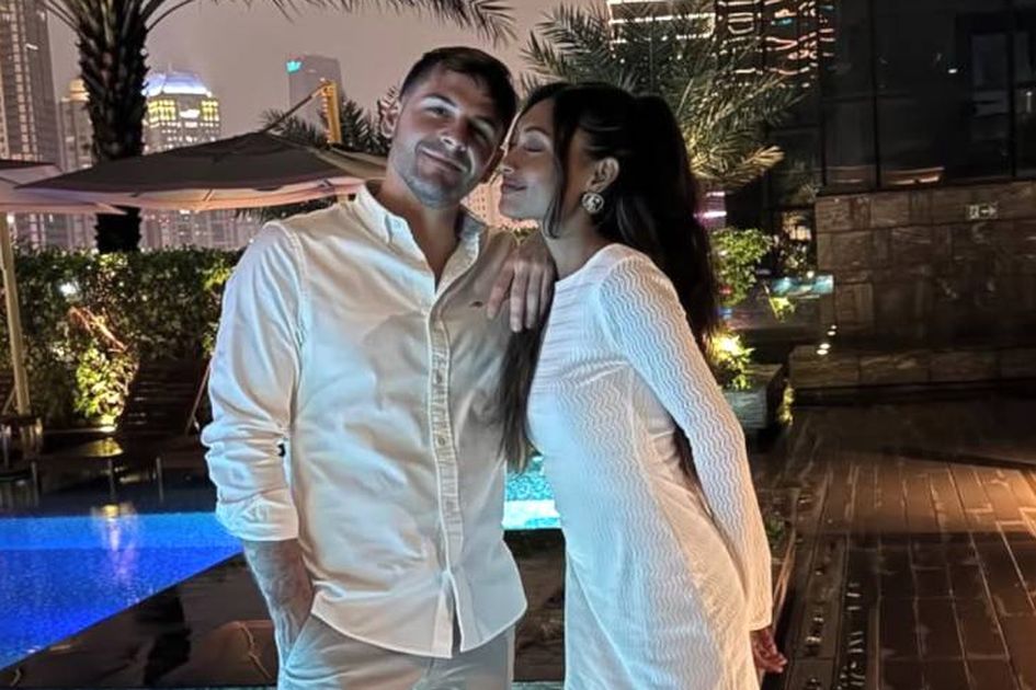 Yalangoch Jessica Rabbitning porno tasvirlari Anjela Uayt bilan Gang Bang