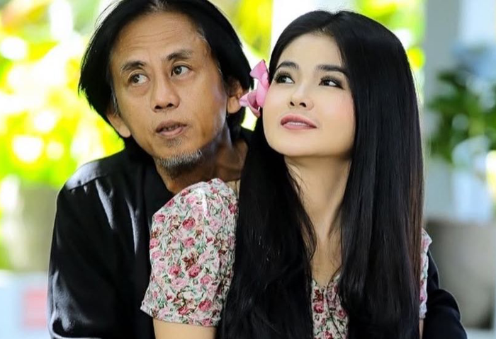 Kronologi istri Epy Kusnandar semprot driver ojol, Karina Ranau emosi lantaran dicolek hingga warung dirating bintang 1