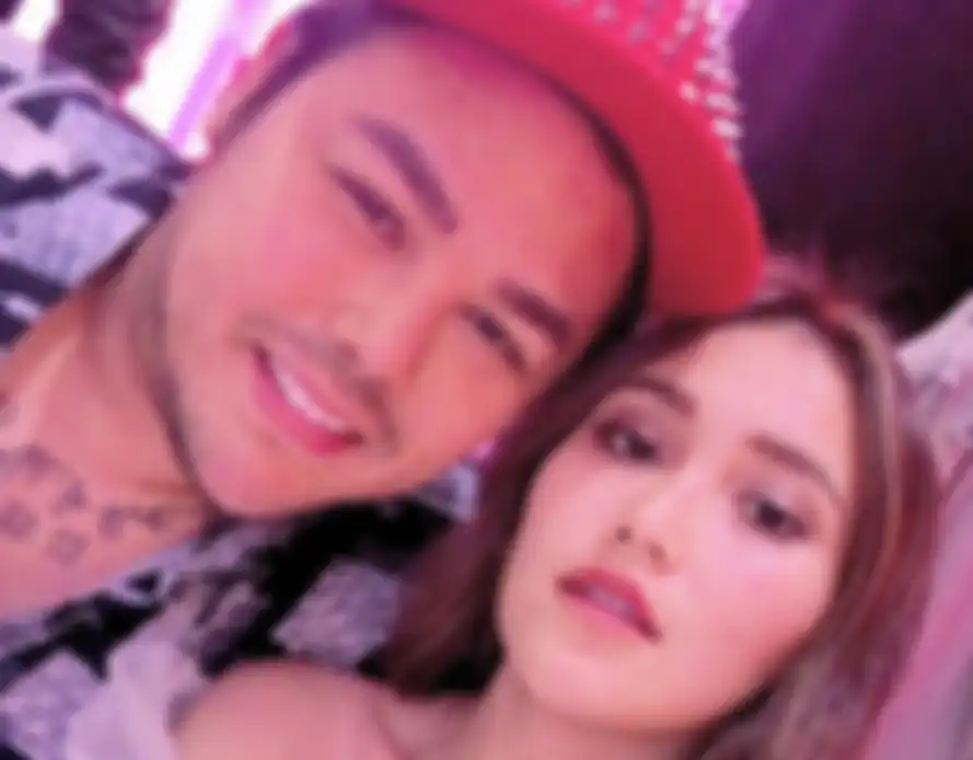 Ivan Gunawan disemprot oleh Ayu Ting Ting