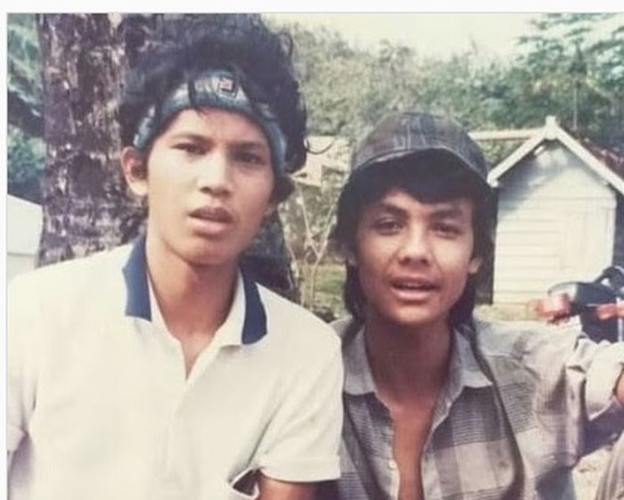 Foto lawas pejabat kondang ini jadi sorotan netizen. 