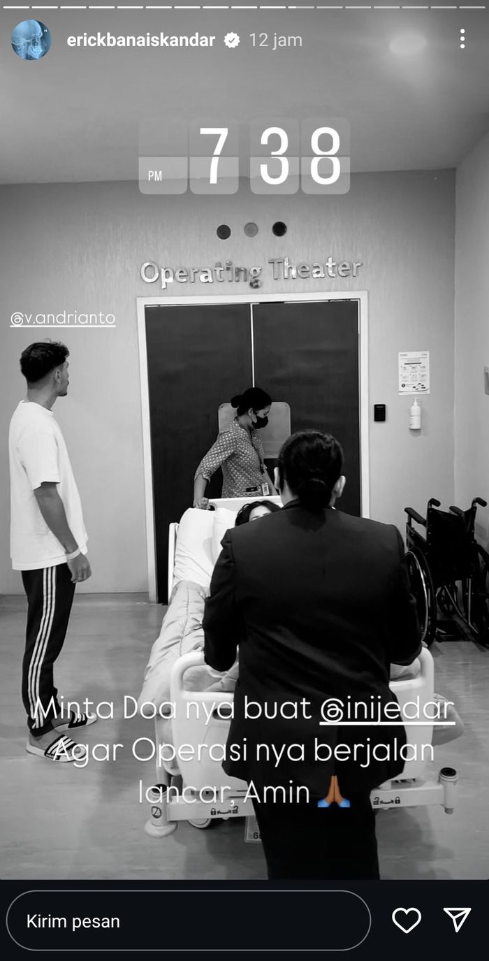 Erick Iskandar memintan doa untuk Jessica Iskandar yang menjalani operasi pasca mengalami pendarahan di persalinan ketiganya.