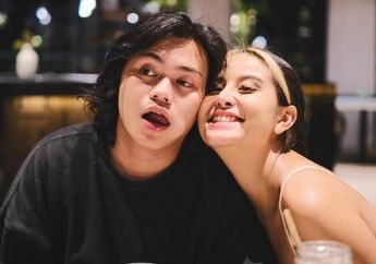 Bikin Iri Sejuta Umat, Intip 5 Potret Kemesraan Awkarin dan Gangga Kusuma Sebelum Hubungan Mereka Berakhir