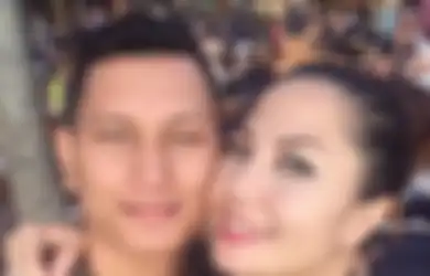 Nikahi Berondong Selisih 18 Tahun, Terungkap Profesi Suami Baru Emma Waroka