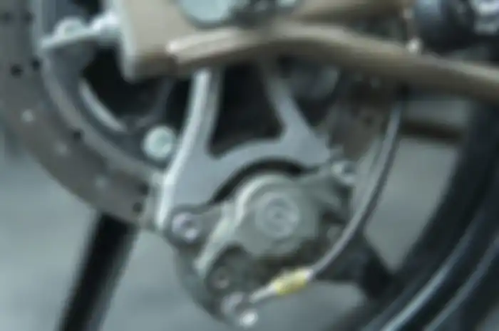 Letak kaliper juga bisa disesuaikan, ingin di bawah atau di atas. Segini Biaya Bikin Bracket Custom Buat Berbagai Macam Kaliper di Motor