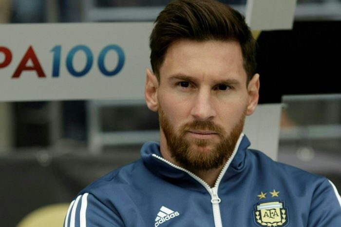 Komentator laga Argentina versus Australia di China sebut Lionel Messi bakal absen di Indonesia.