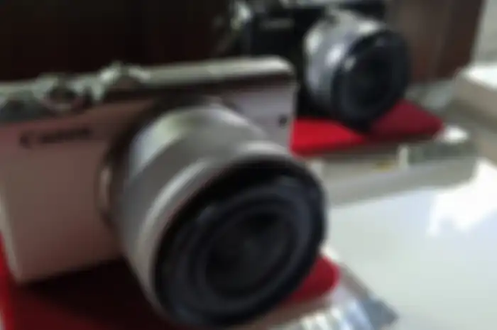 Canon EOS M100