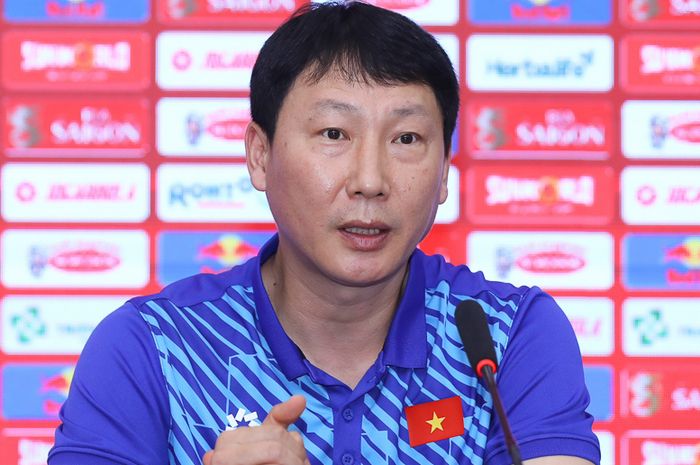 Pelatih Timnas Vietnam, Kim Sang-sik, dalam konferensi pers jelang pertandingan melawan Filipina di Kualifikasi Piala Dunia 2026.