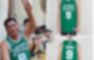 Tersenyum Lebar Sambil Angkat Tangannya, Penampilan Arya Saloka Pakai Jersey Hijau Bertuliskan Rondo Bikin Netizen Gagal Paham, Ternyata Ini Maksud Suami Putri Anne