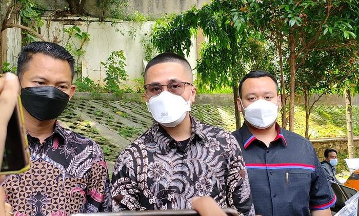 Kuasa hukum Wulan Guritno, Ficky Fernando saat ditemui di Pengadilan Agama Jakarta Selatan, Kamis (8/4/2021).