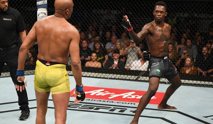 Laga UFC 234 antara Israel Adesanya Melawan Anderson Silva, Minggu (10/2/2019).