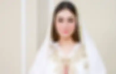 Celine Evangelista Jalani Salat Subuh Bareng Ibu Shandy Purnamasari, Sang Artis Ramai Diisukan Jadi Mulaaf