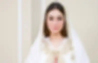 Celine Evangelista Jalani Salat Subuh Bareng Ibu Shandy Purnamasari, Sang Artis Ramai Diisukan Jadi Mulaaf