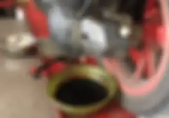 Mengejutkan, Mengapa Oli Motor Lebih Cepat Ganti Dibanding Oli Mobil Ini Kata Ahlinya