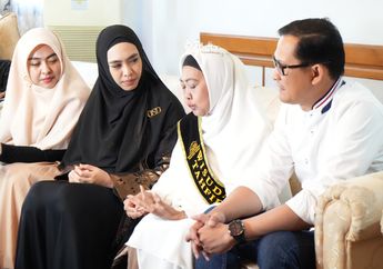 Ibunya Berhasil Wisuda Tahfidz Hafal Al-Quran 10 Juz di Usia 58 Tahun, Oki Setiana Dewi Semakin Termotivasi