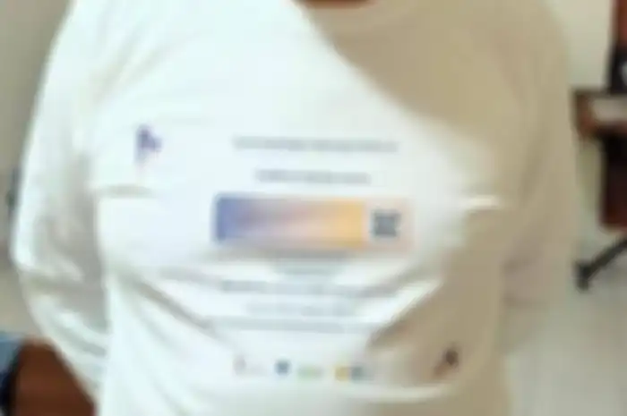 Foto sertifikat vaksin yang dicetak di Kaos.