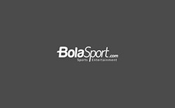 Thom Haye dengan jersi tandang Timnas Indonesia terbaru